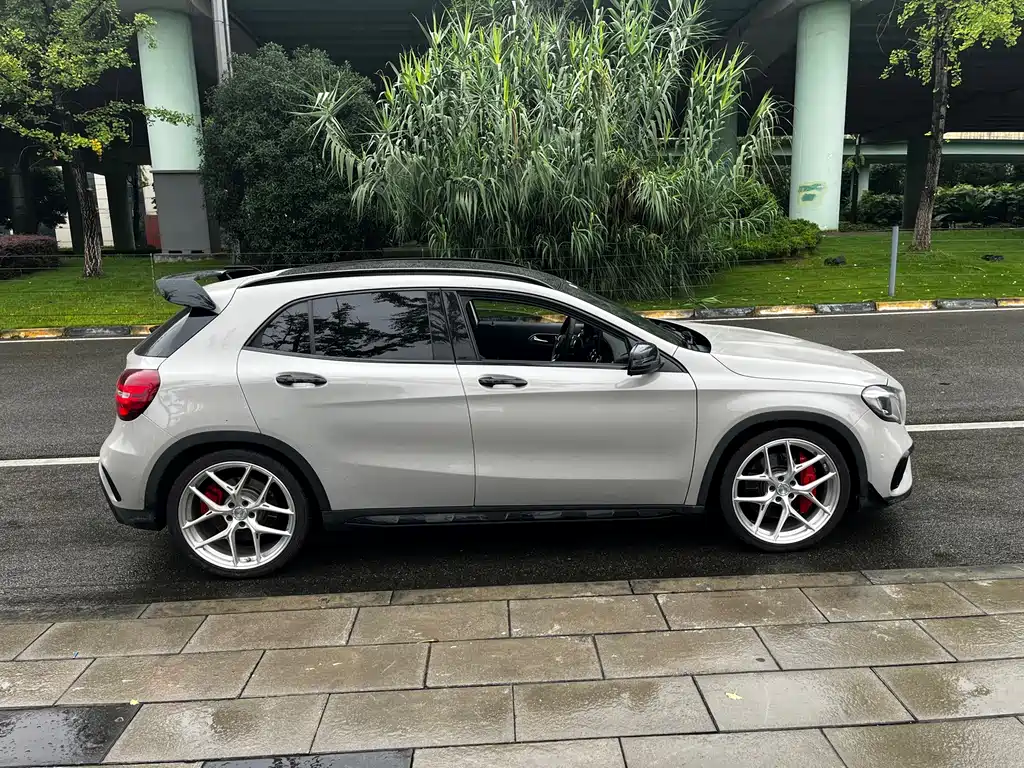 Mercedes-Benz GLA AMG — миниатюра 9