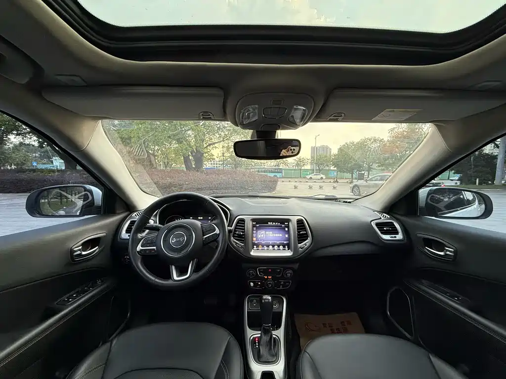 Jeep Compass — миниатюра 7
