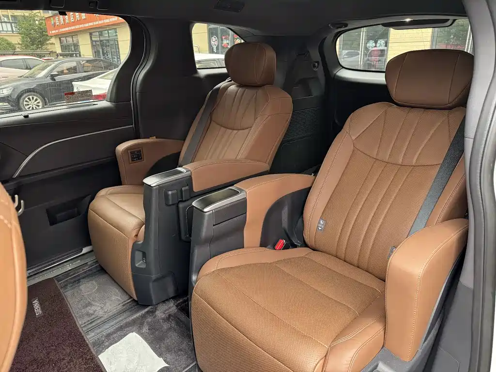 Toyota Sienna — миниатюра 12