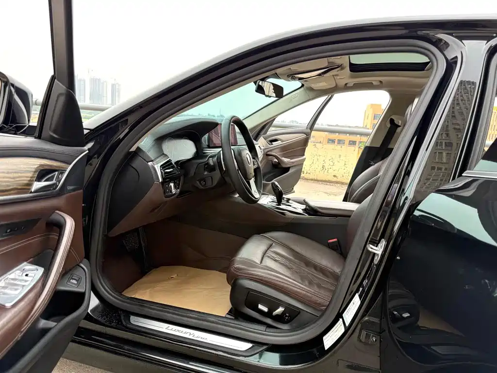BMW 5 Series — миниатюра 4