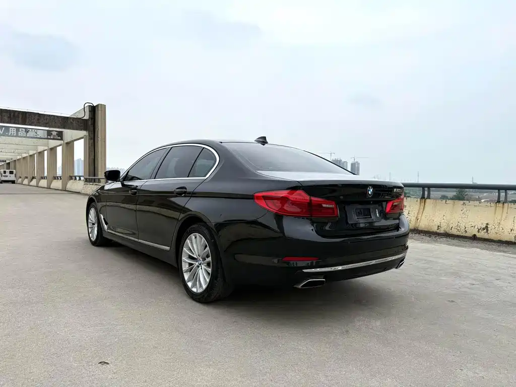 BMW 5 Series — миниатюра 20