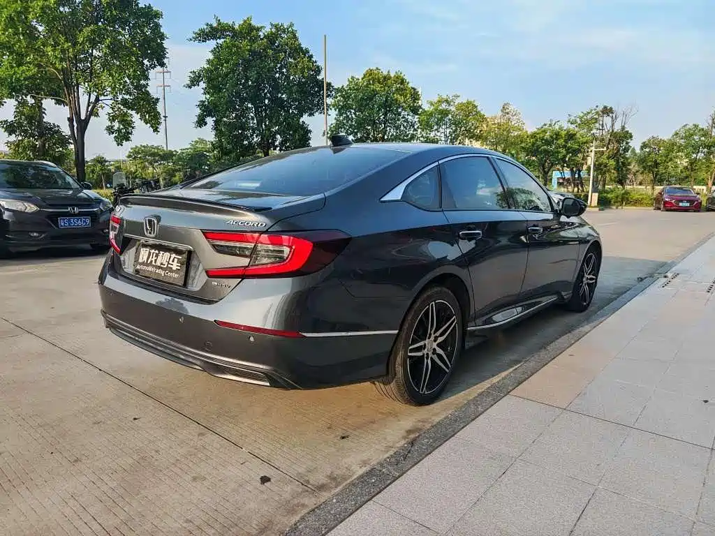 Honda Accord — миниатюра 8