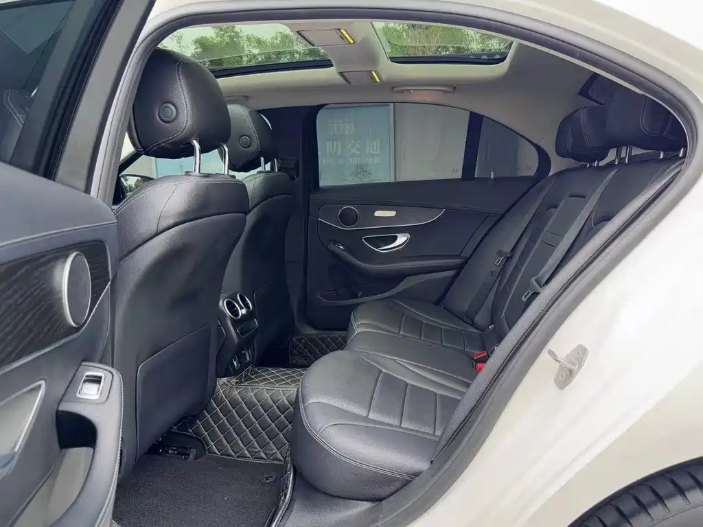 Mercedes-Benz C-Class — миниатюра 8