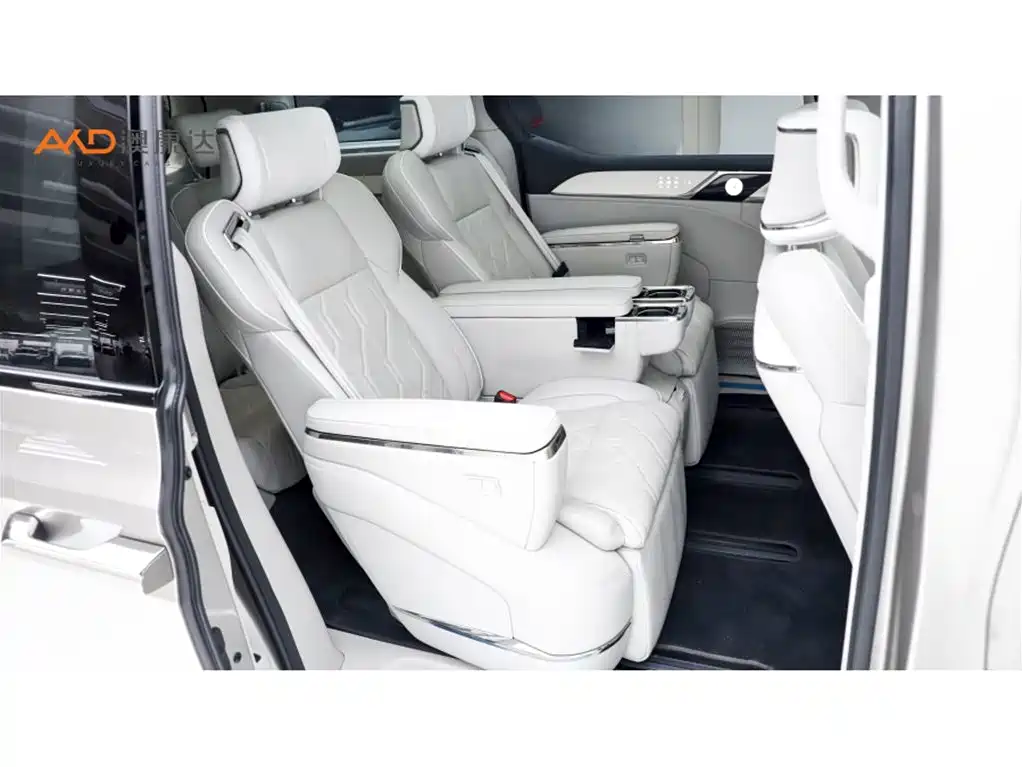 Volvo EM90 2025 Ultra мест