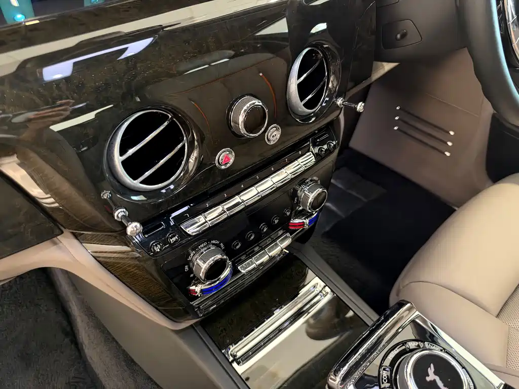 Rolls-Royce Phantom — миниатюра 23