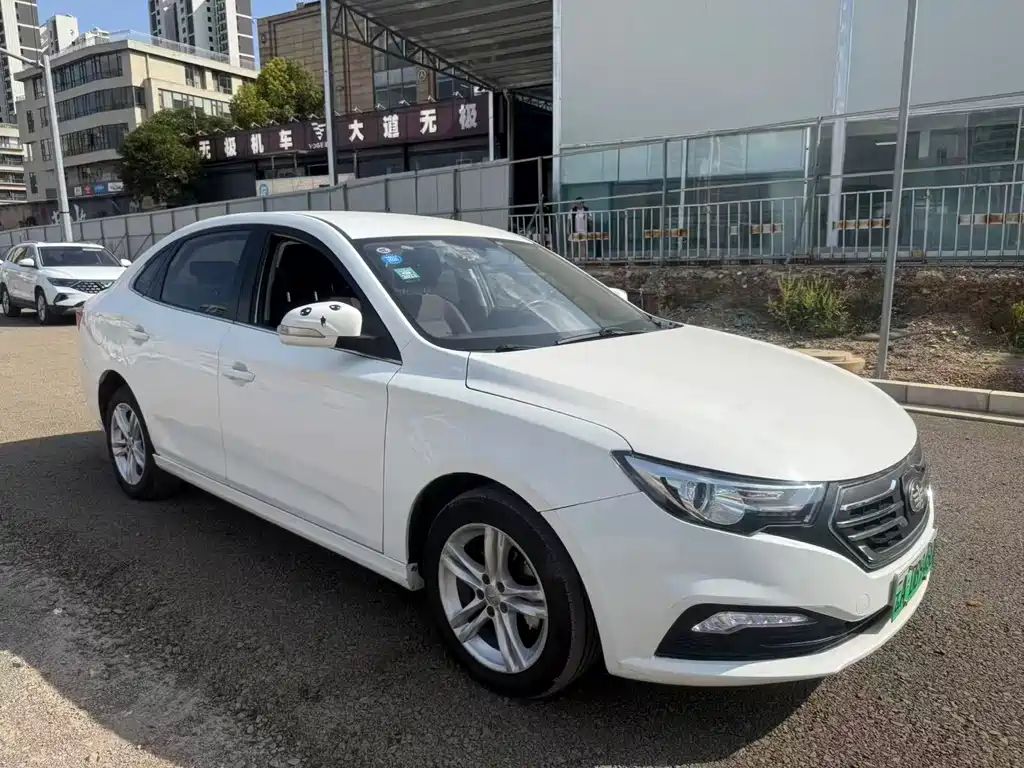 Bestune B30EV — миниатюра 3