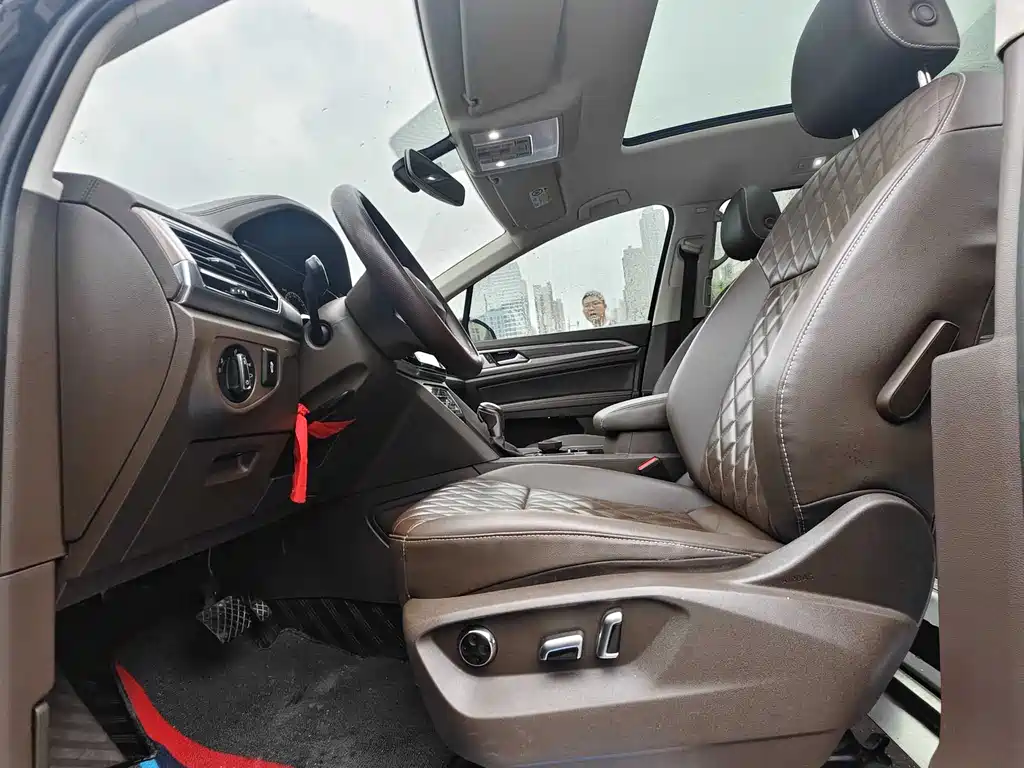 Volkswagen Viloran 2020 330TSI Luxury