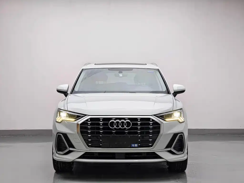 Audi Q3 2023 35 TFSI Fashion (1.4T)