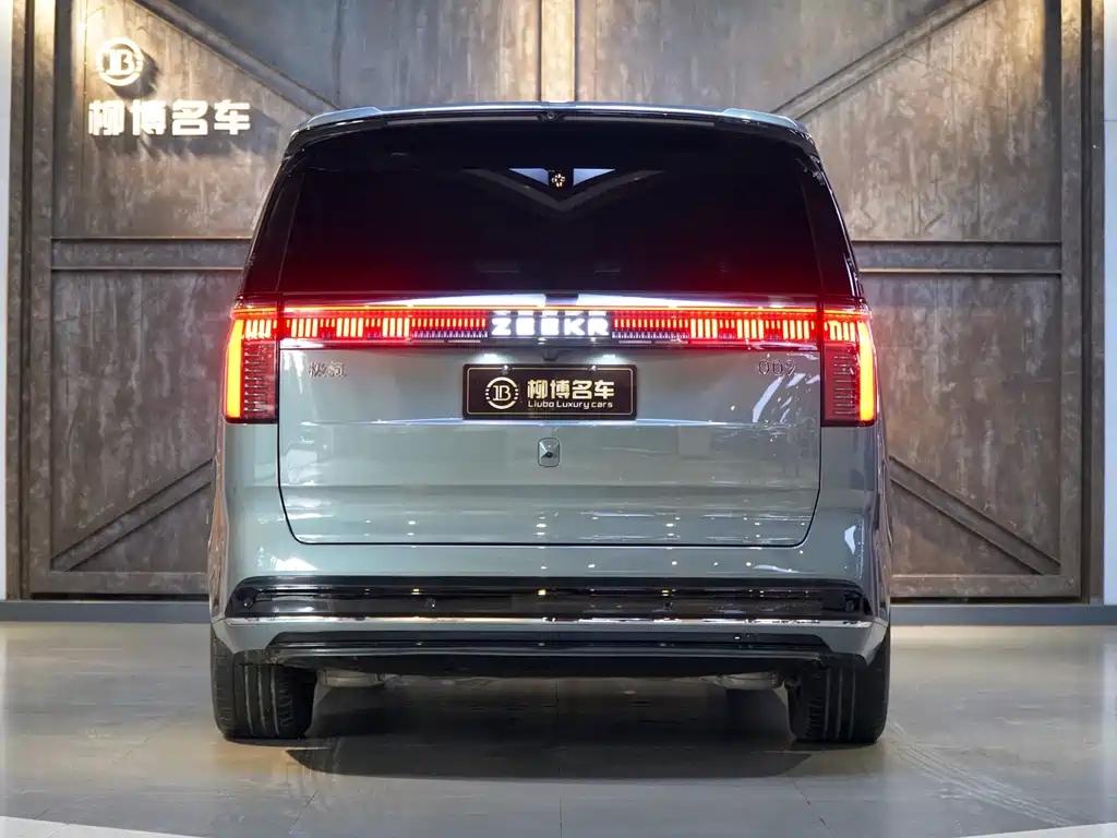 Zeekr 009 2024 мест Executive 108kWh