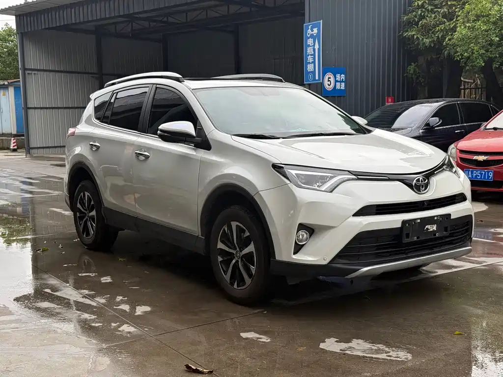 Toyota RAV4 — миниатюра 3