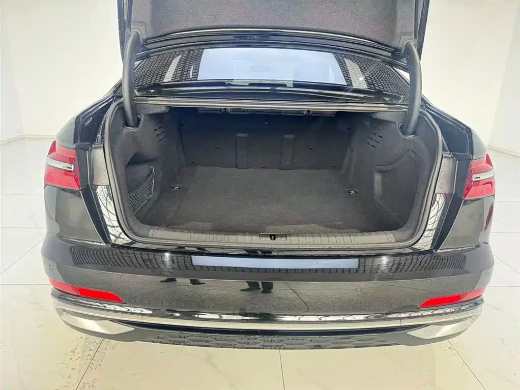 Audi A6L 2025 40 TFSI Luxury