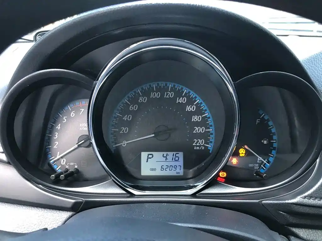 Toyota Yaris L — миниатюра 5