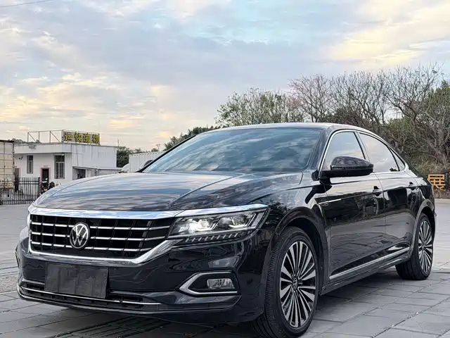 VOLKSWAGEN PASSAT