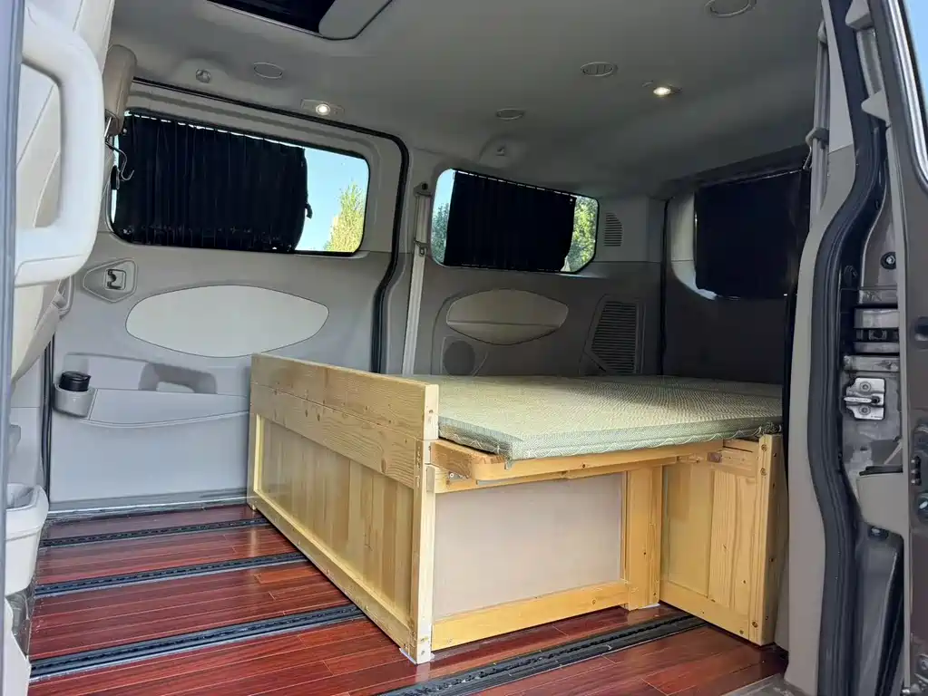 Ford Tourneo — миниатюра 4
