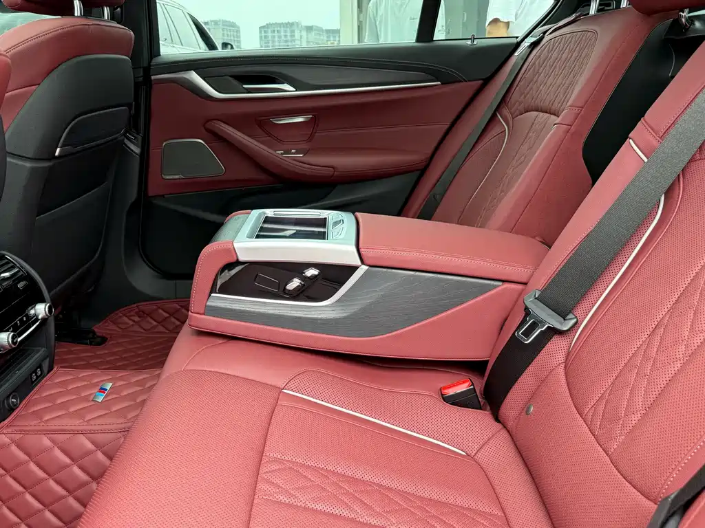 BMW 5 Series — миниатюра 11
