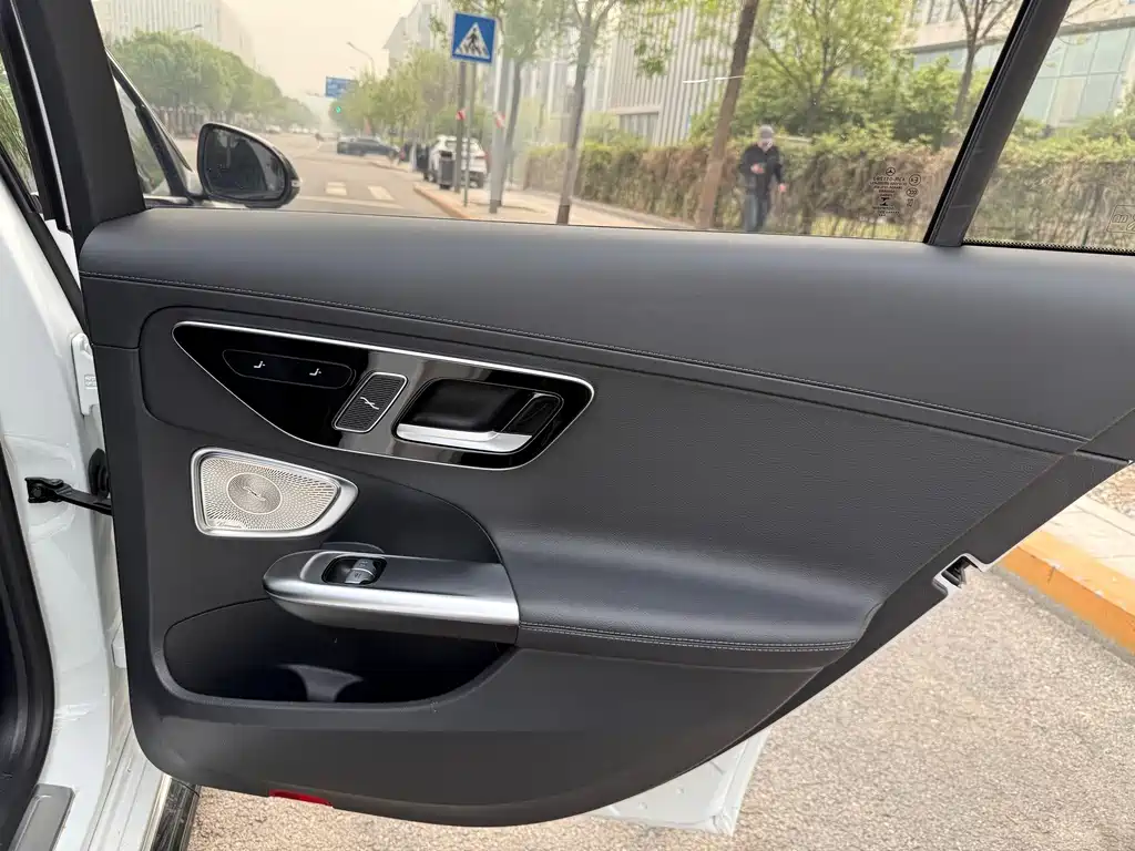 Mercedes-Benz C-Class — миниатюра 16
