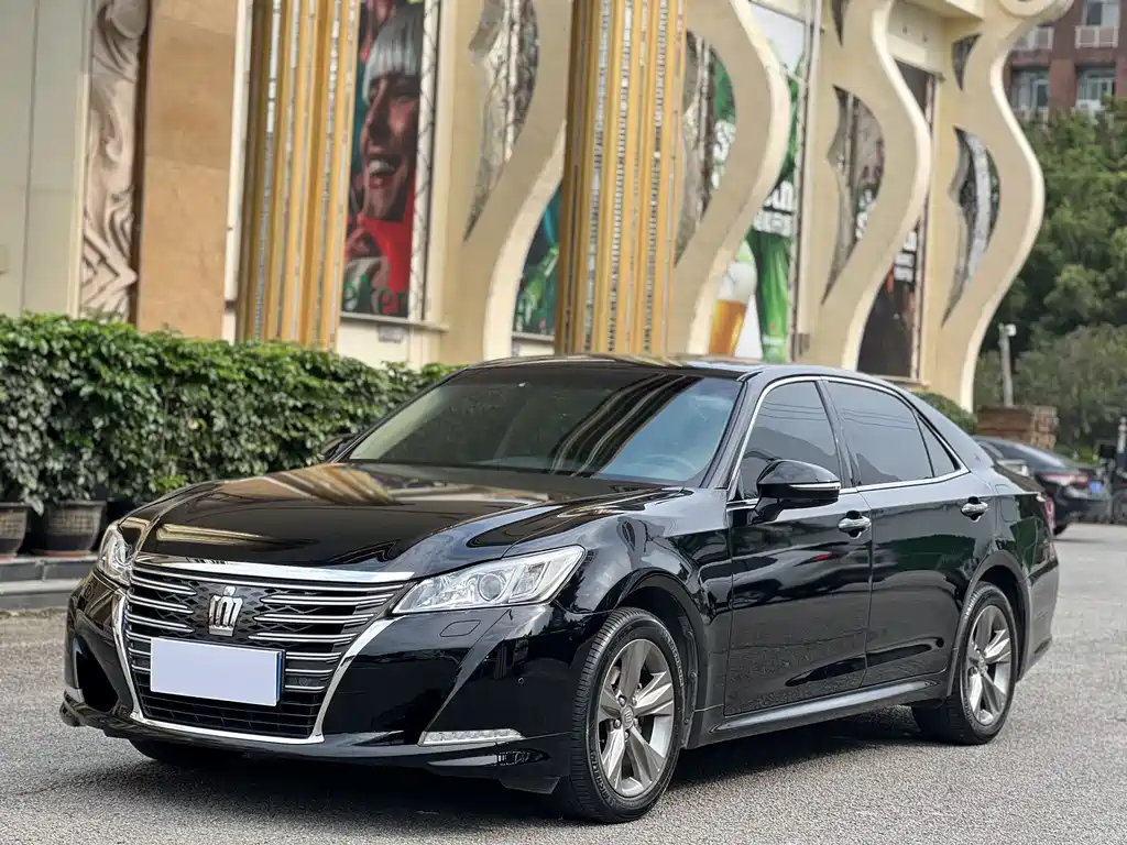 Toyota Crown 2016