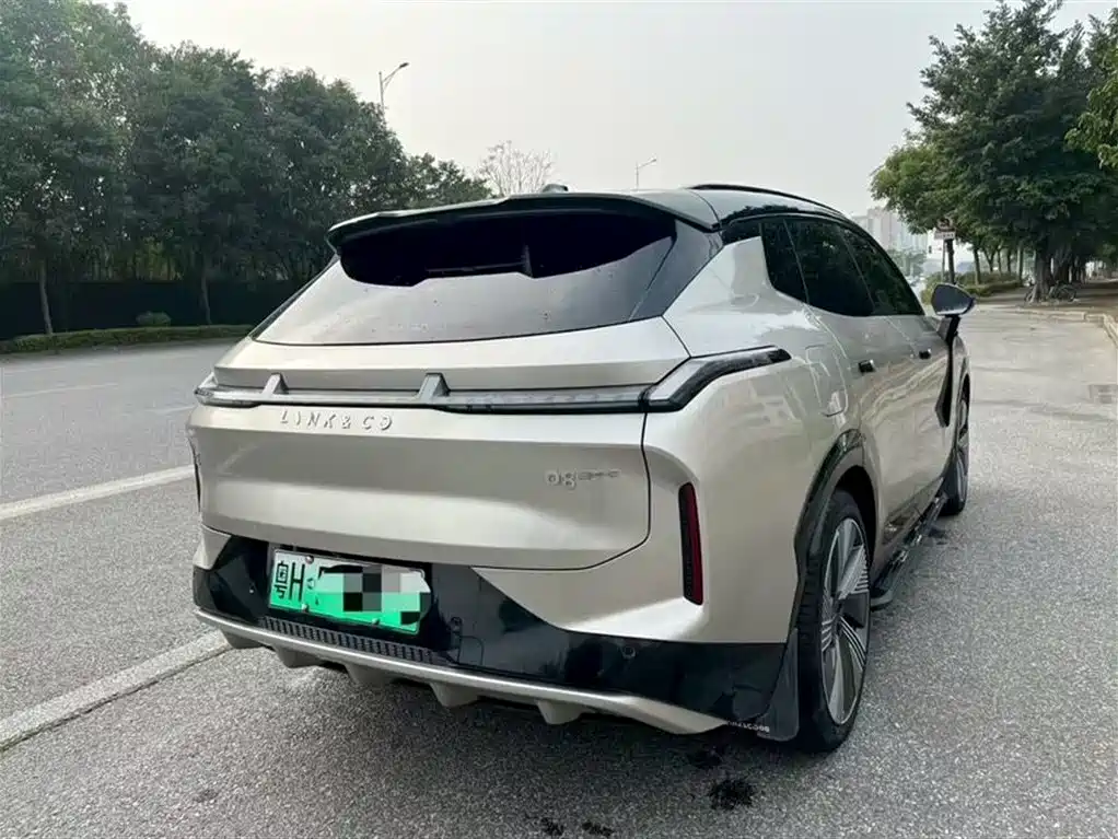 Lynk & Co 08 EM-P 2023 220km Halo