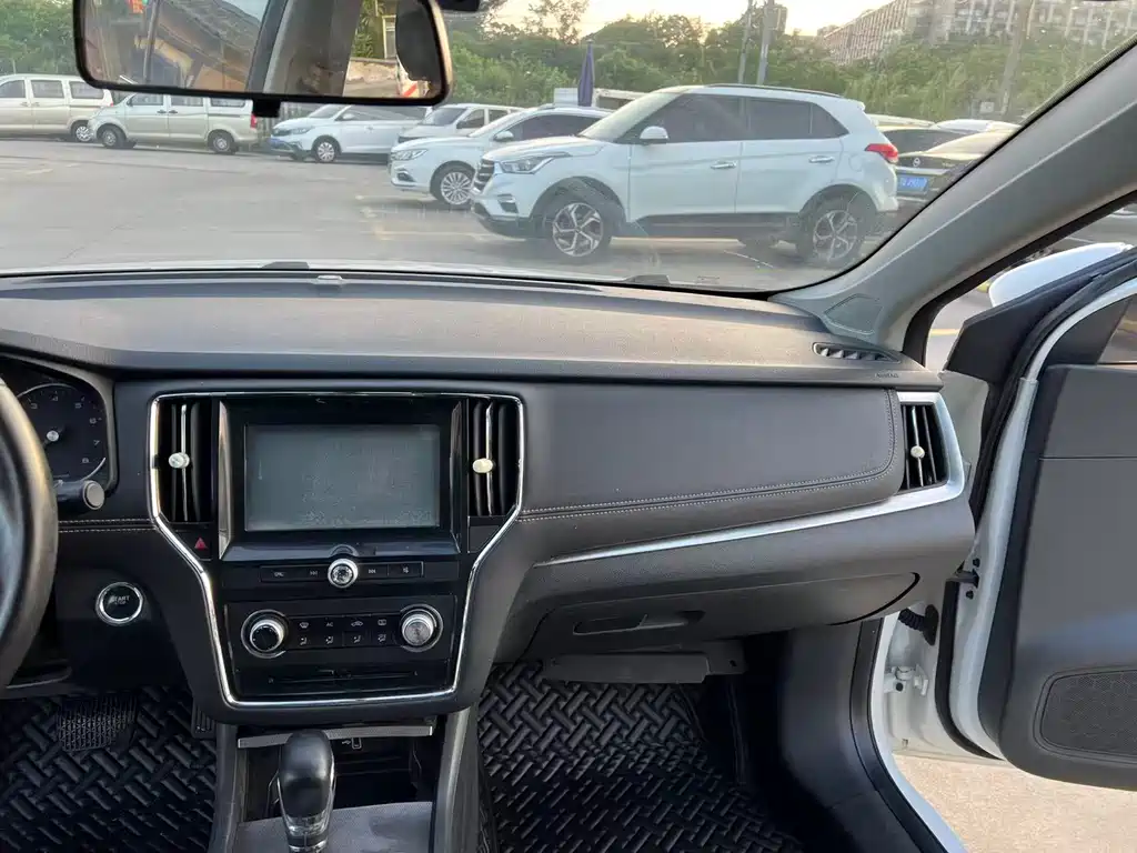 Roewe i6 2017 20T AT Smart
