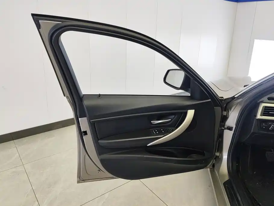 BMW 3 Series — миниатюра 7