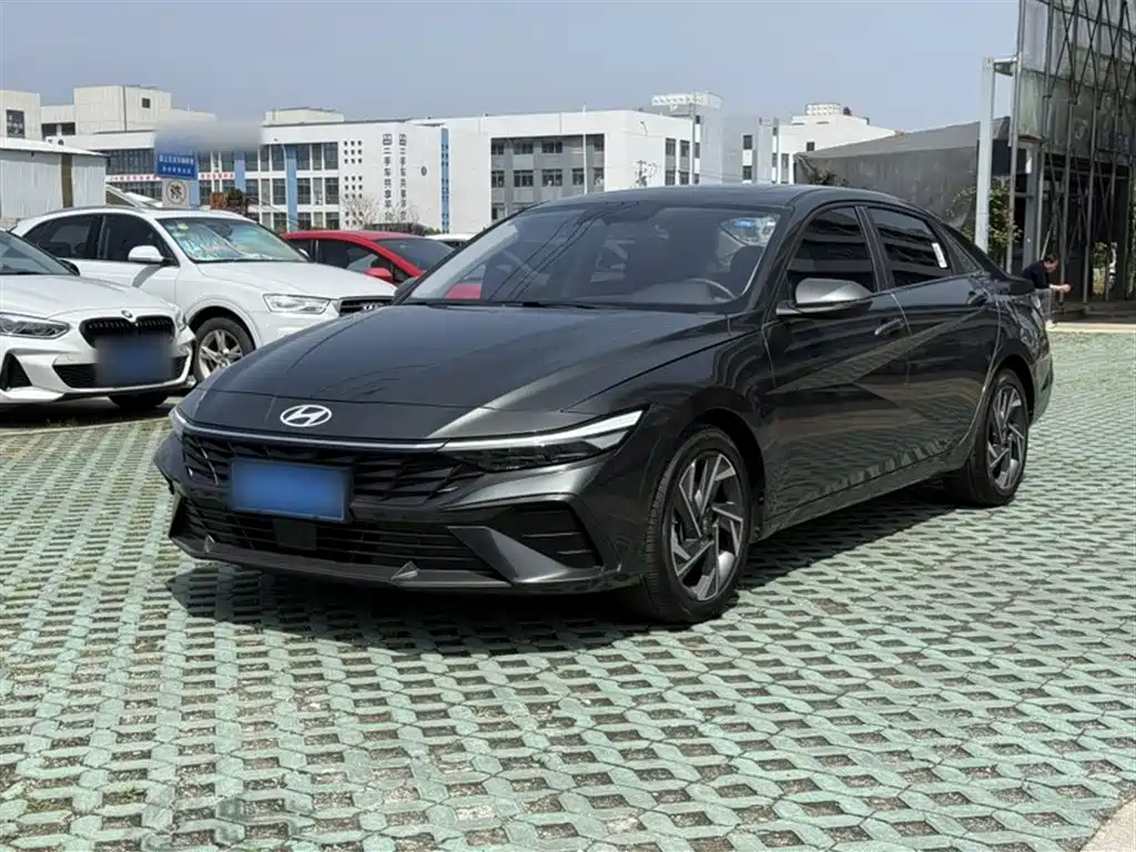 Hyundai Elantra 2024