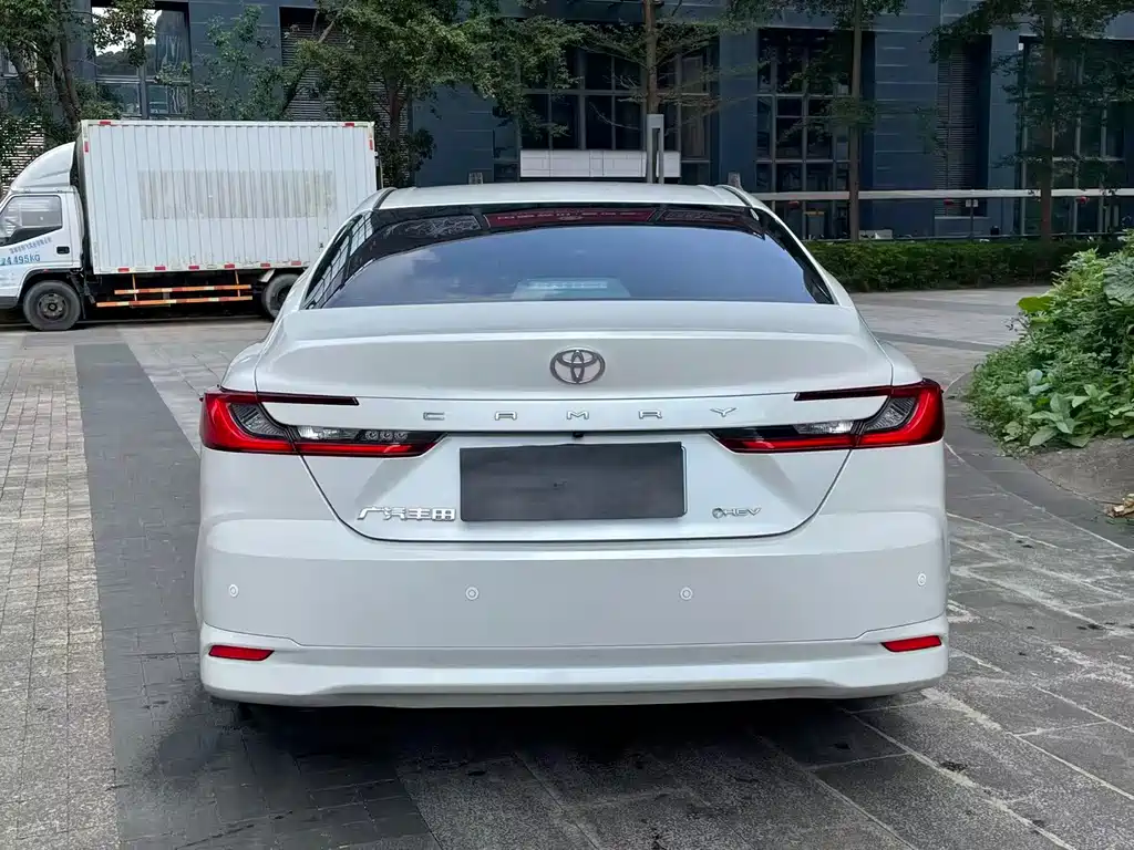 Toyota Camry — миниатюра 5