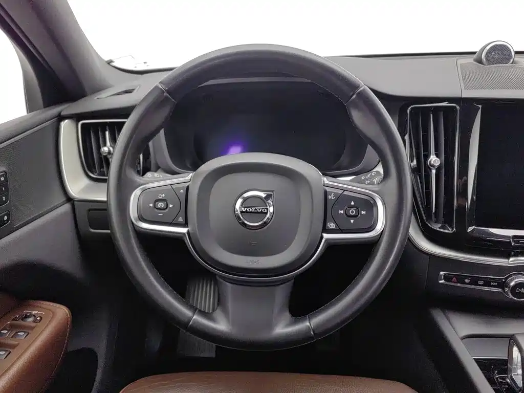 Volvo XC60 — миниатюра 11