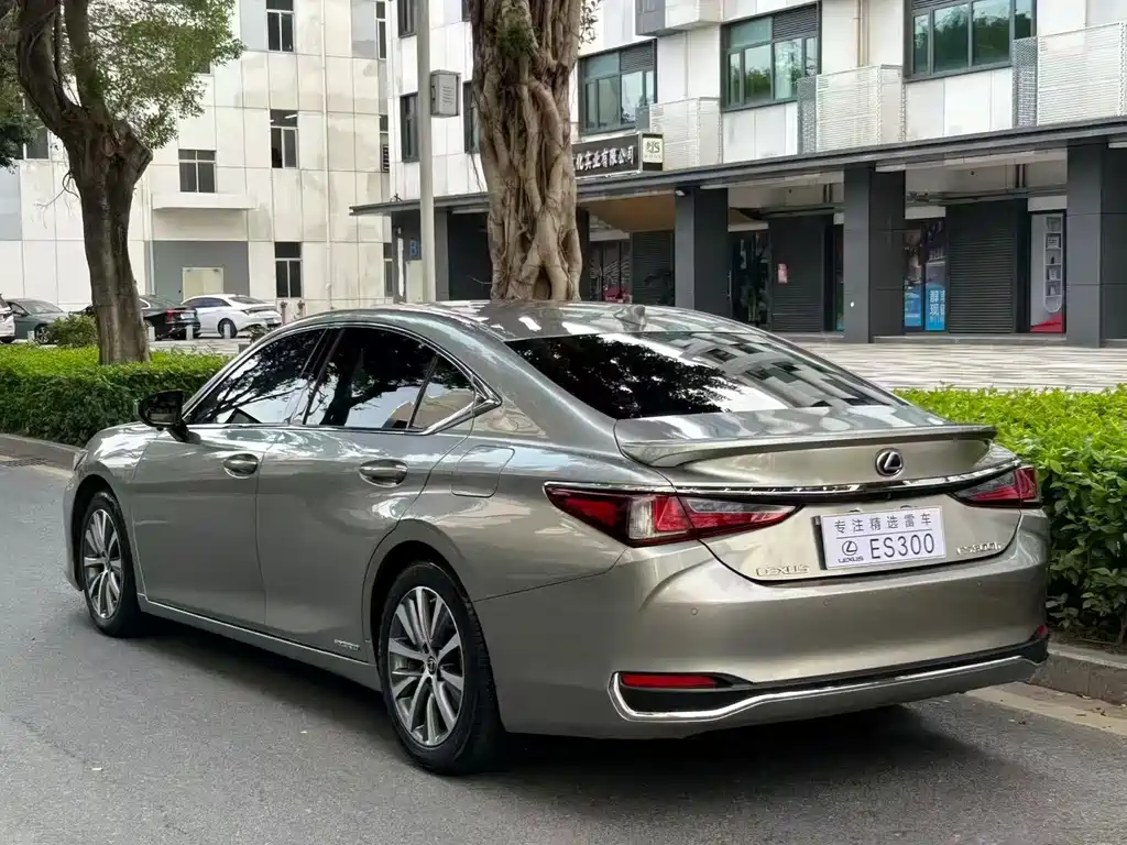 Lexus ES — миниатюра 6