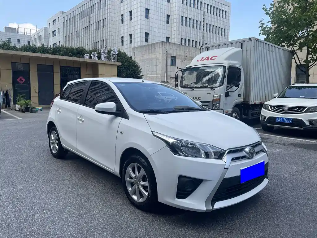 Toyota Yaris L — миниатюра 7