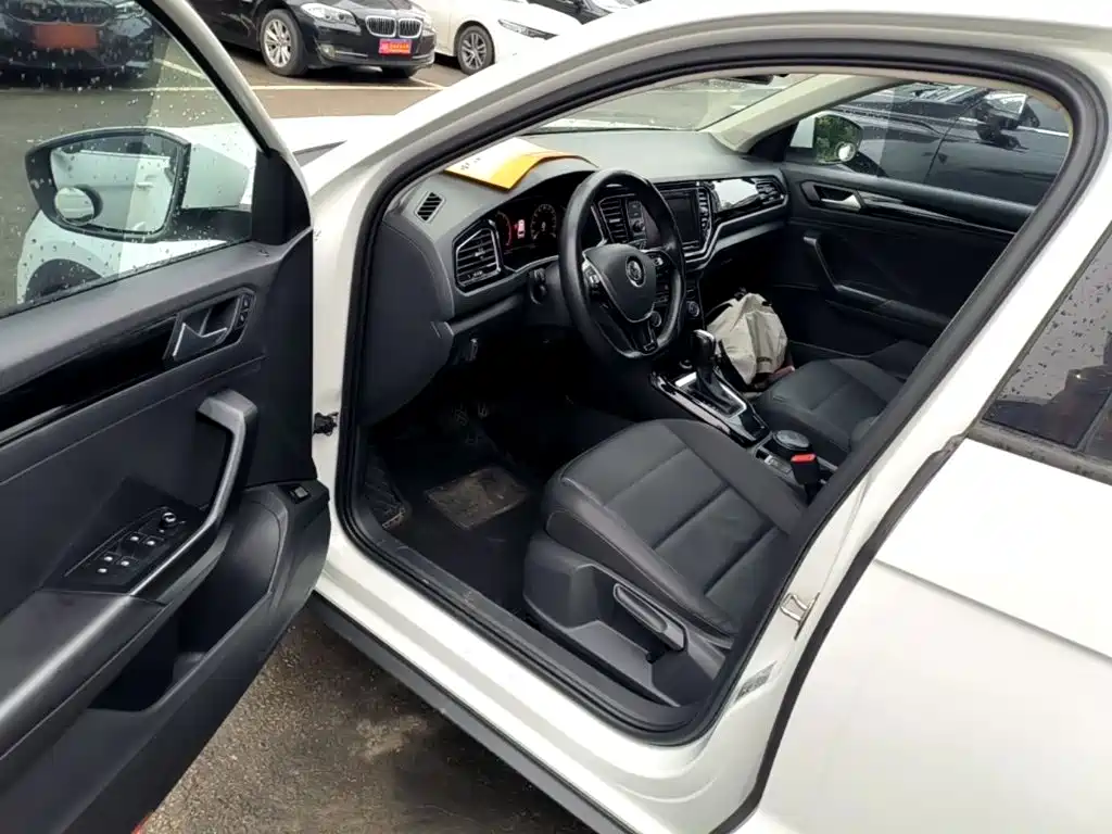 Volkswagen T-Roc — миниатюра 16