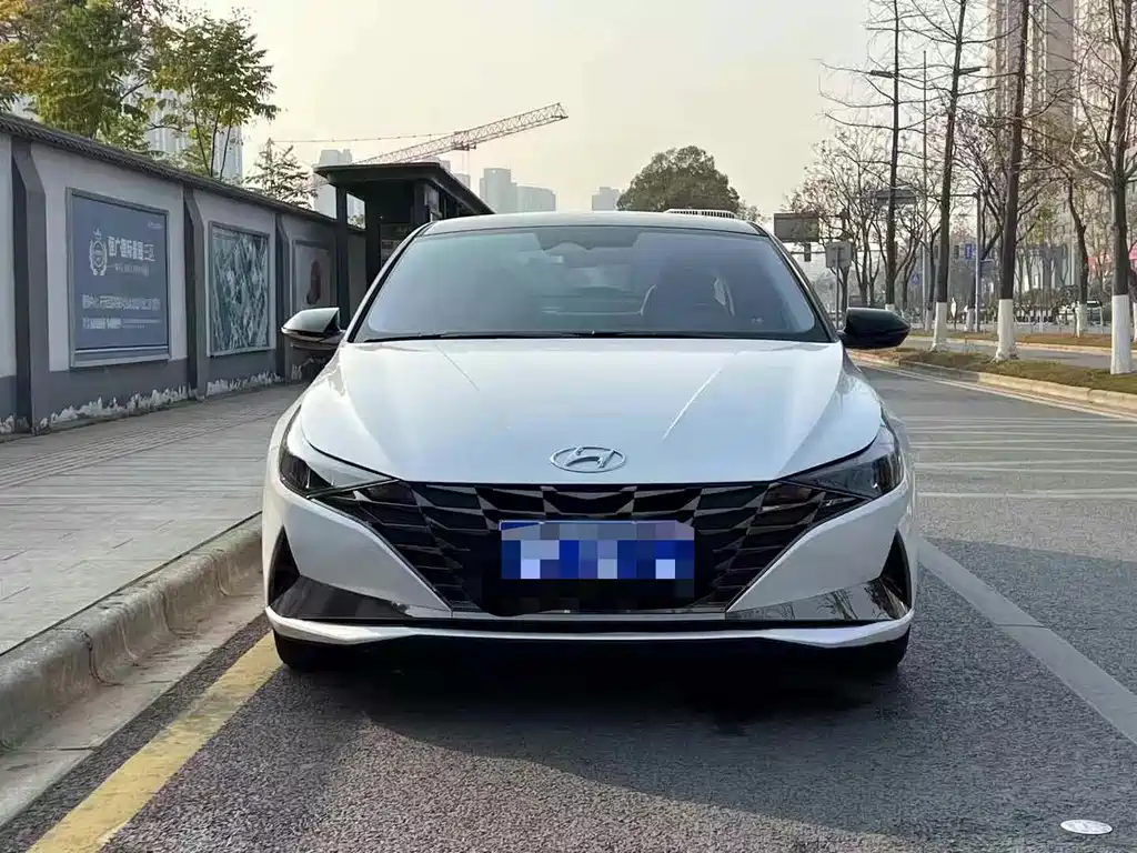 HYUNDAI ELANTRA