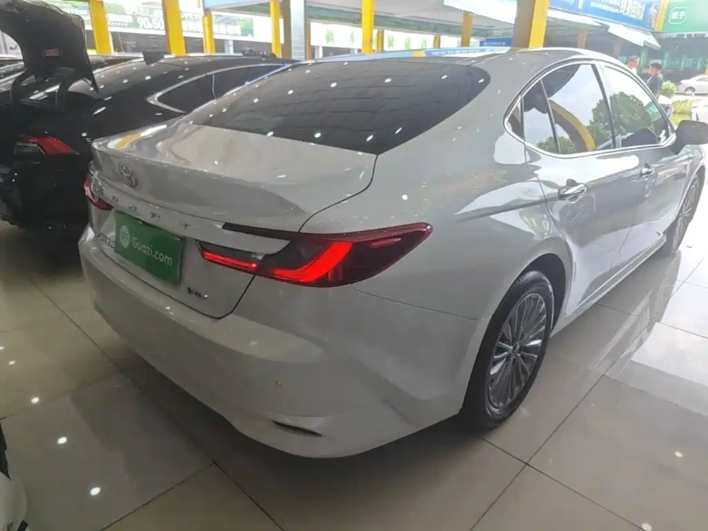 Toyota Camry — миниатюра 7