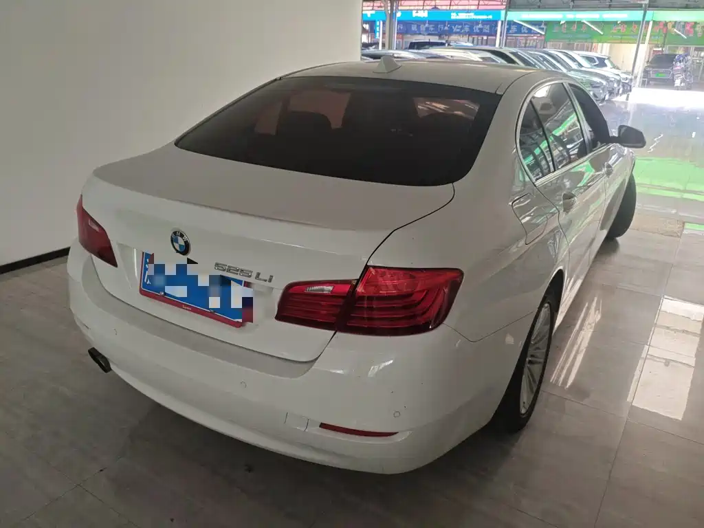 BMW 5 Series — миниатюра 2