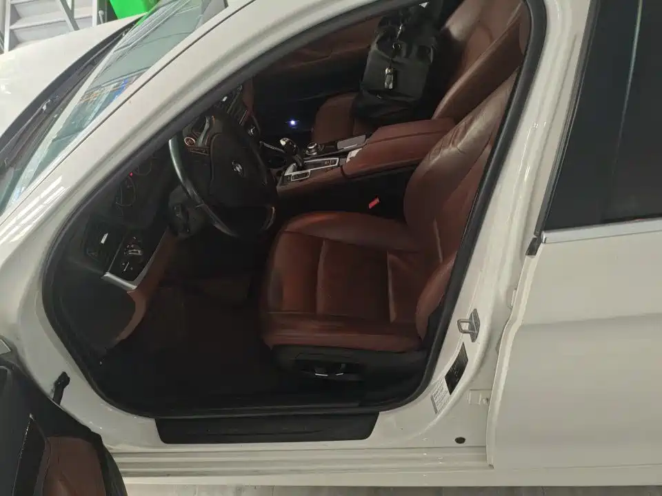 BMW 5 Series — миниатюра 6