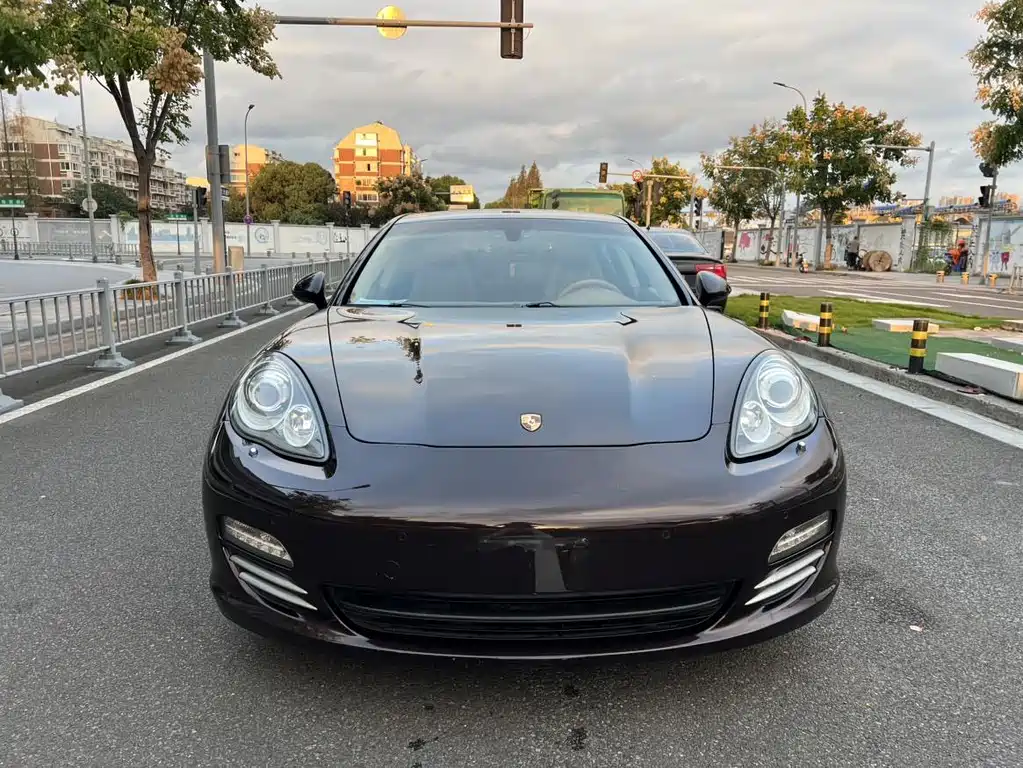 Porsche Panamera 2013 Panamera 4 Platinum Edition 3.6L