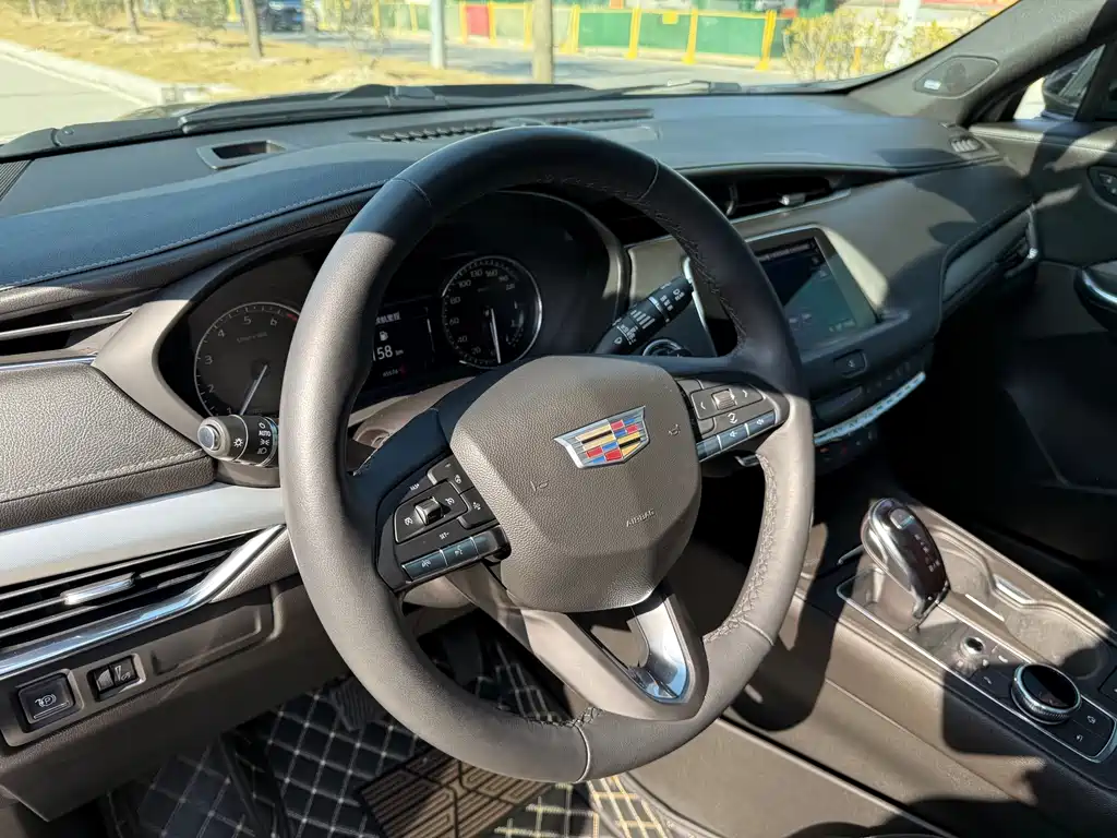 Cadillac XT4 — миниатюра 8