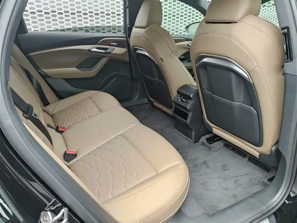 Audi A6L e-tron — миниатюра 7