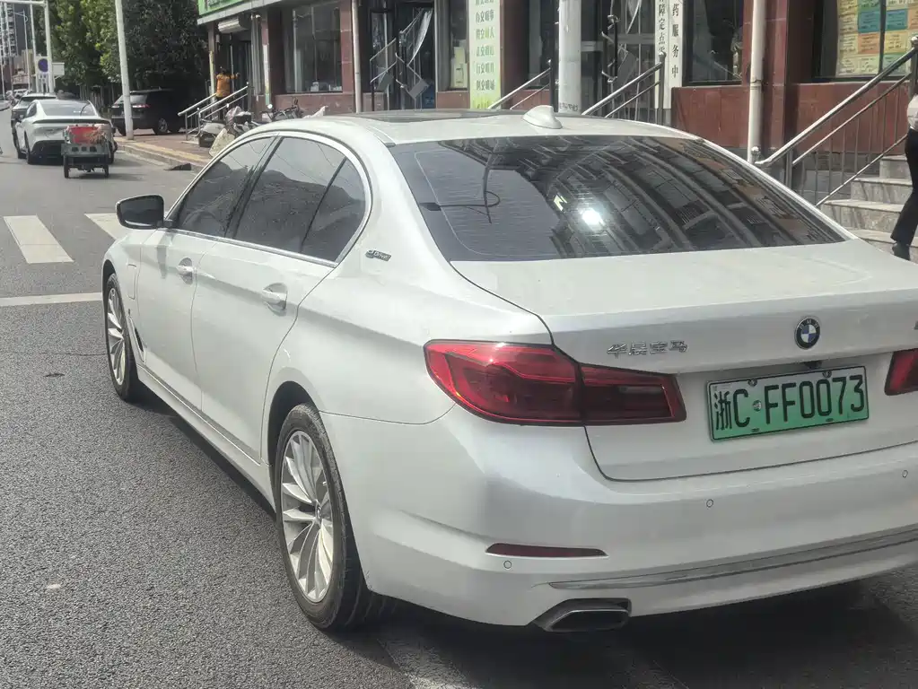 BMW 5 Series New Energy — миниатюра 5