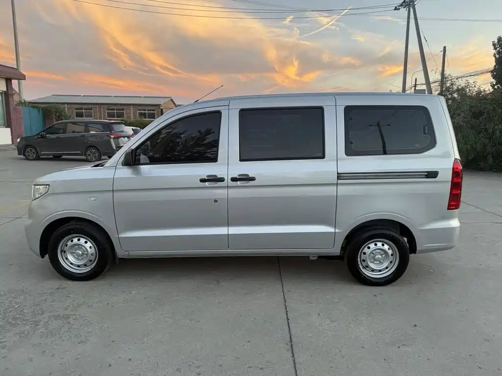 Wuling Hongguang V — миниатюра 3