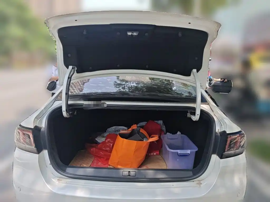Peugeot 308 — миниатюра 10