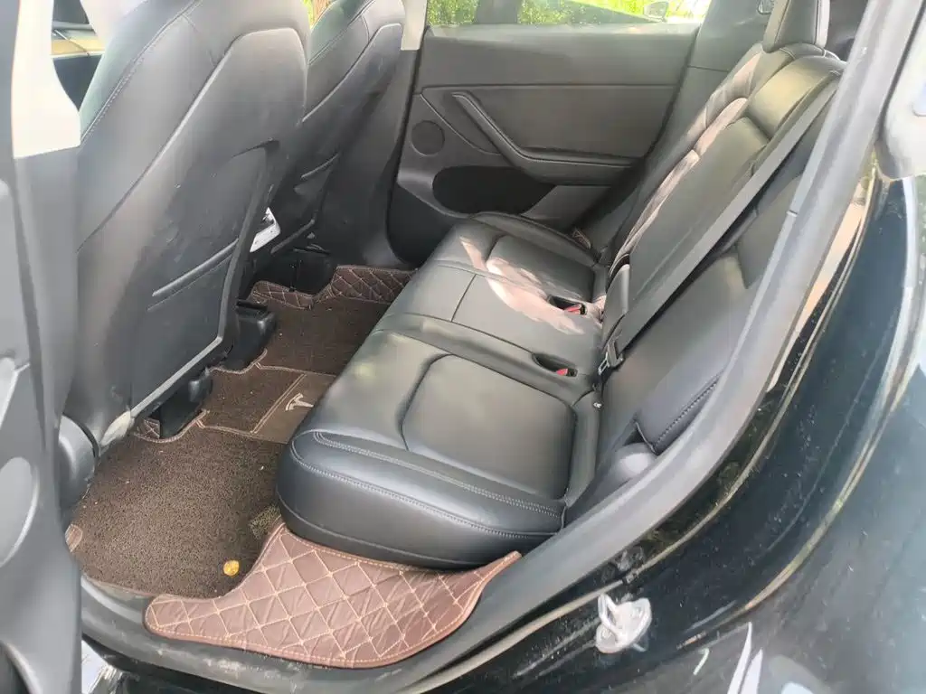Tesla Model Y — миниатюра 14