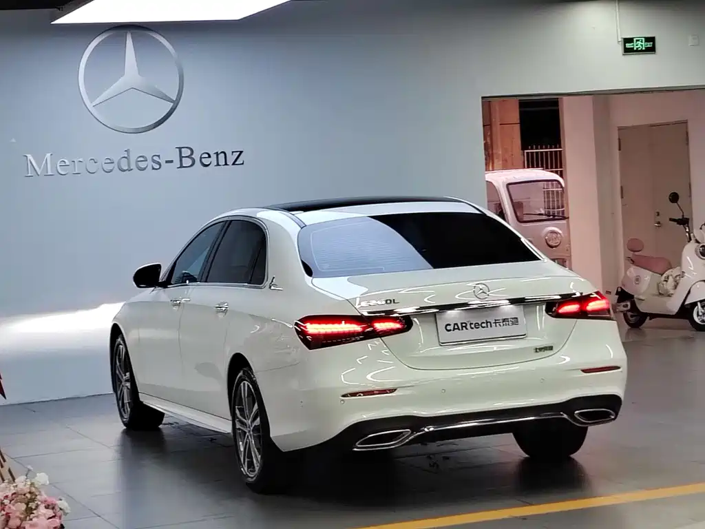Mercedes-Benz E-Class 2022 — фото 4