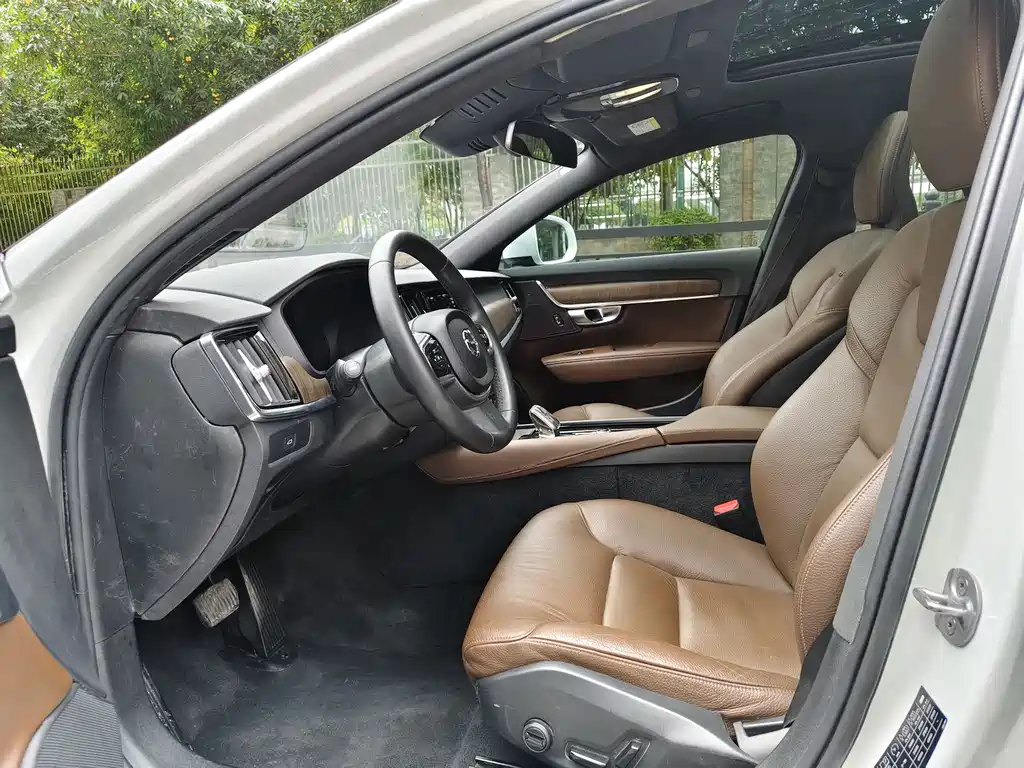 Volvo V90 2023 Cross Country B5 AWD
