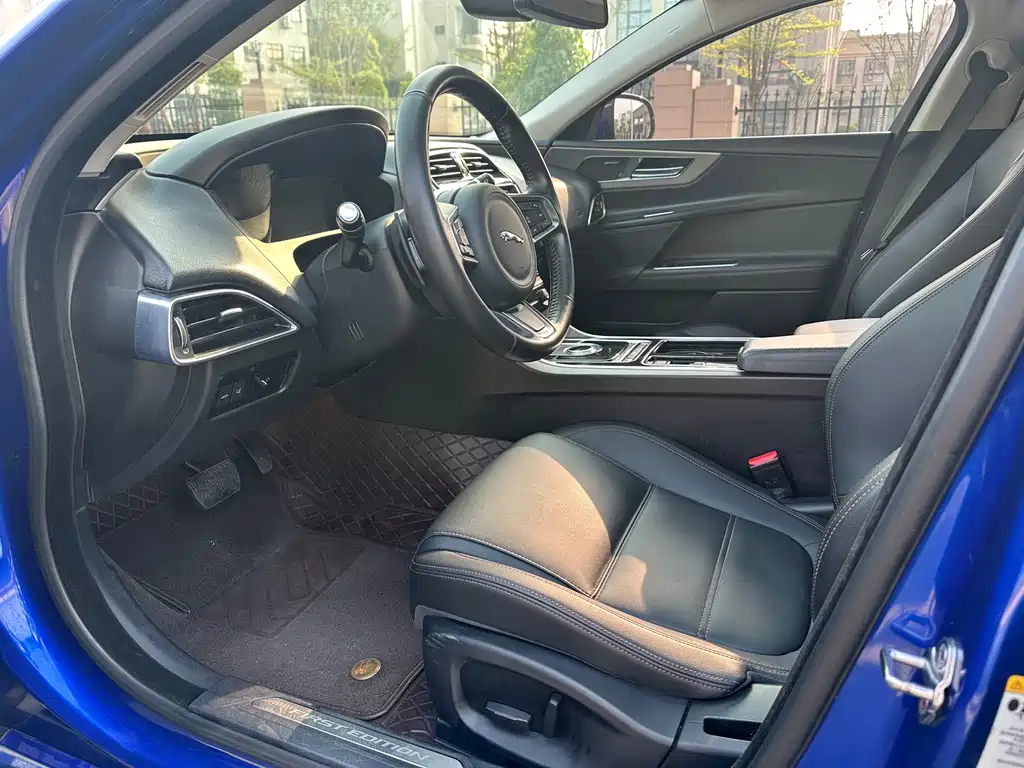 Jaguar XEL 2.0T 200PS Debut Limited Edition, фото 4