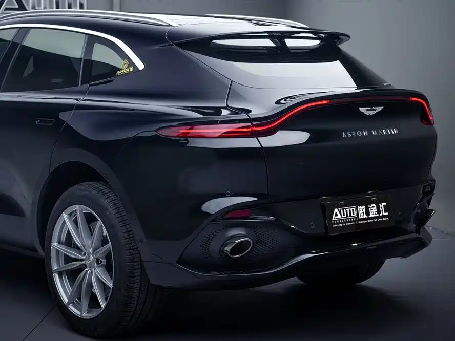 Aston Martin DBX 2023 3.0T STRAIGHT-SIX