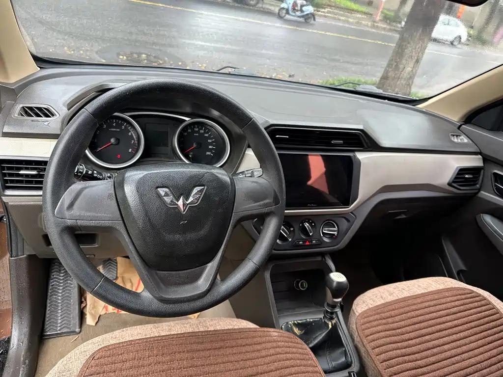 Wuling Hongguang — миниатюра 9