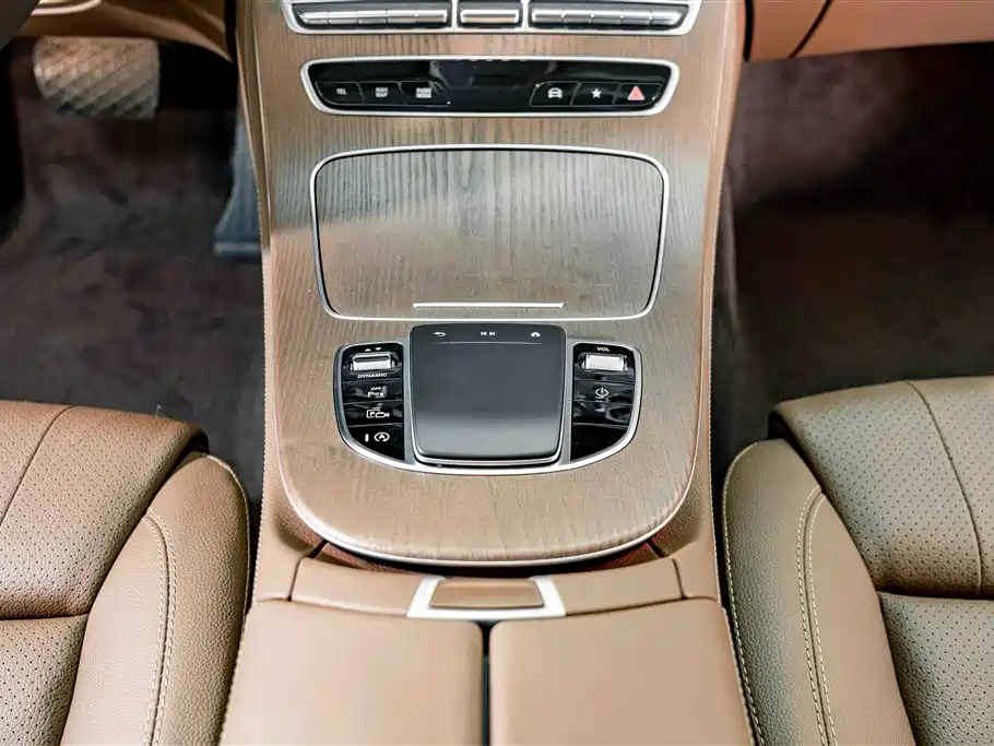 Mercedes-Benz E-Class — миниатюра 12