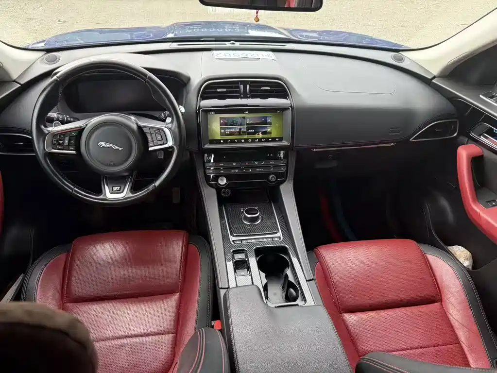 Jaguar F-PACE — миниатюра 7