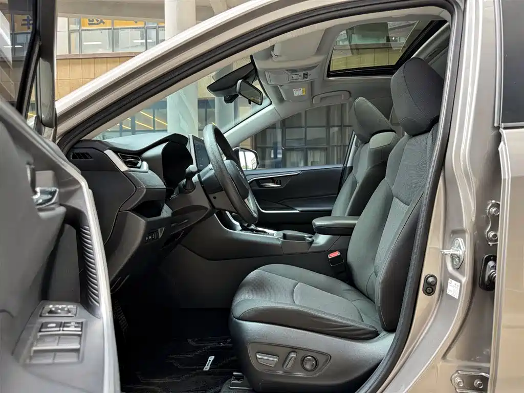 Toyota RAV4 2022 2.5L E-CVT Elite