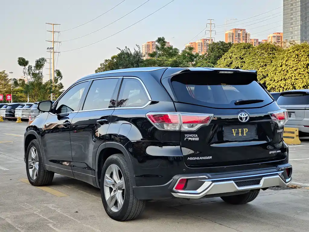 TOYOTA HIGHLANDER